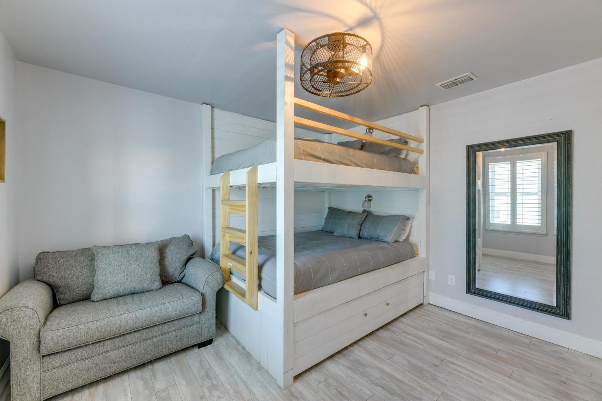 Trendy Port Aransas Home With Private Pool And Deck! エクステリア 写真