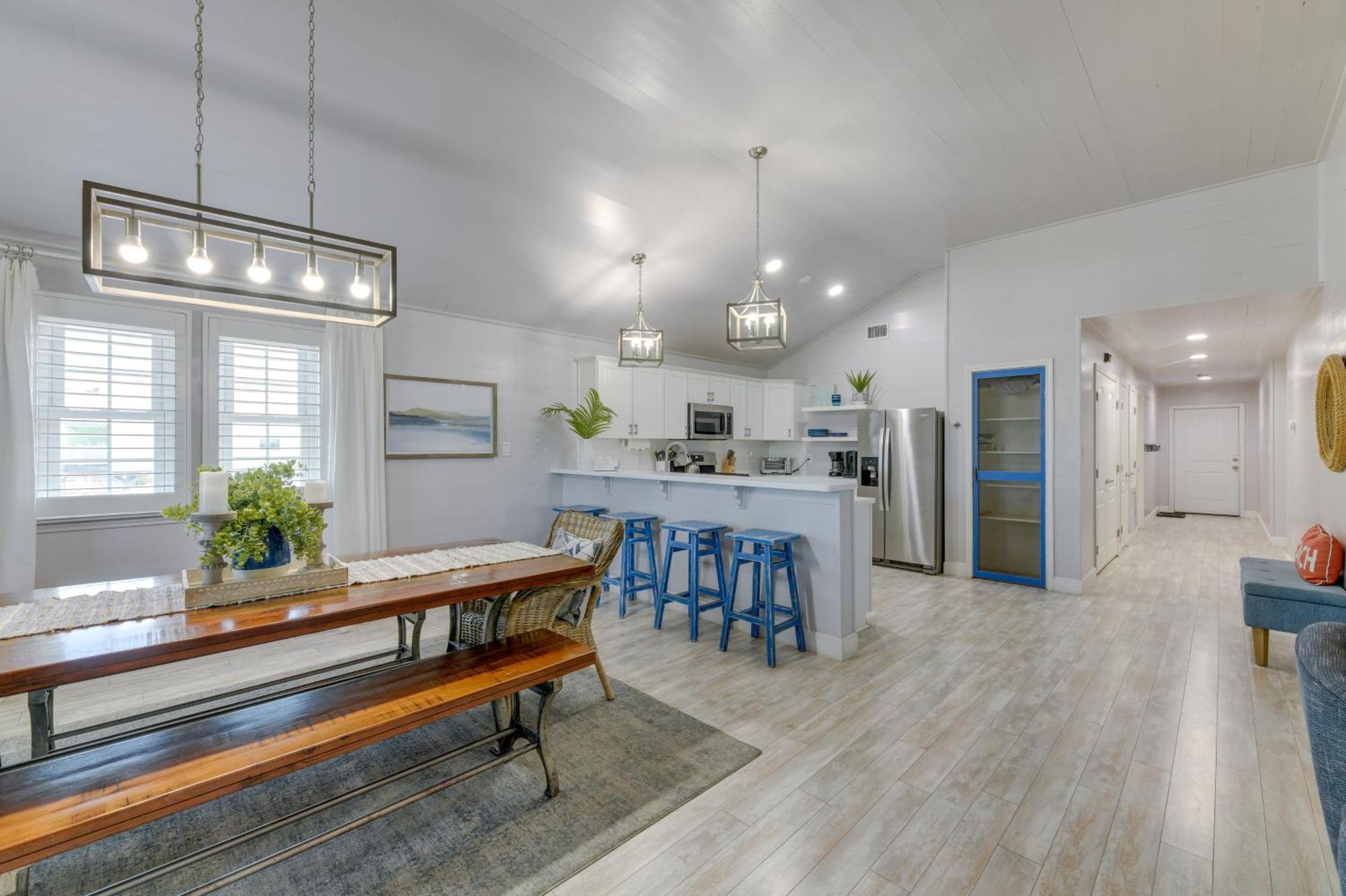 Trendy Port Aransas Home With Private Pool And Deck! エクステリア 写真
